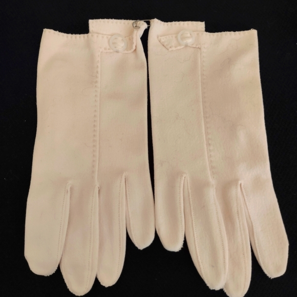 Accessories - Clearance -Vintage Soft Pink Gloves. Beautiful